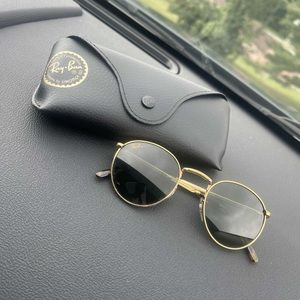 Never worn. Too small